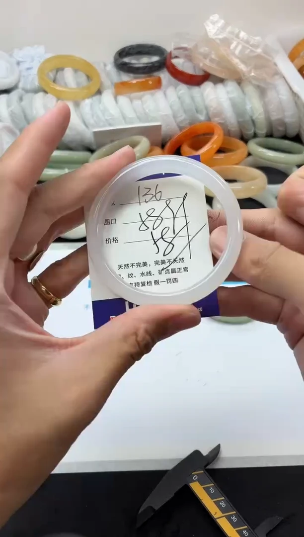 未镶嵌手镯石英质玉136
