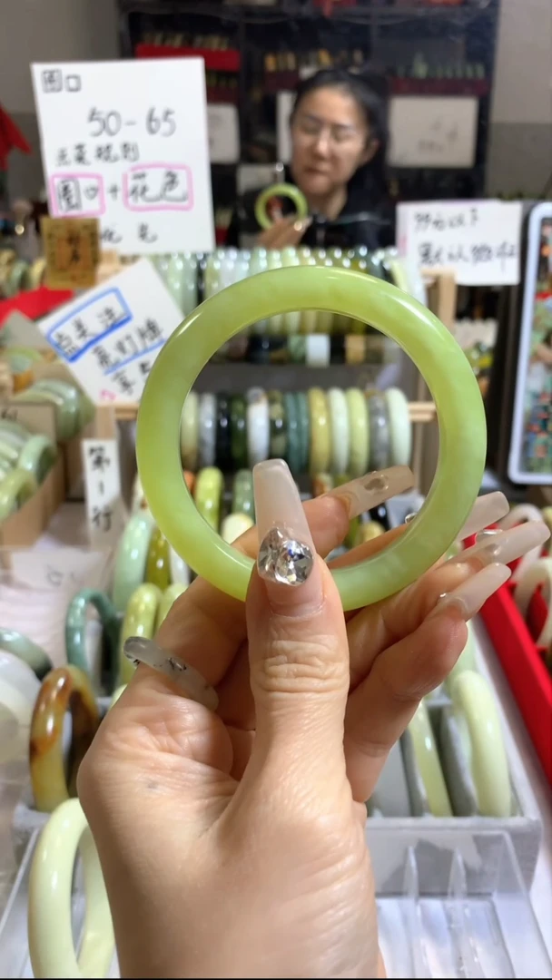 未镶嵌岫玉手镯75 默认微瑕 57+