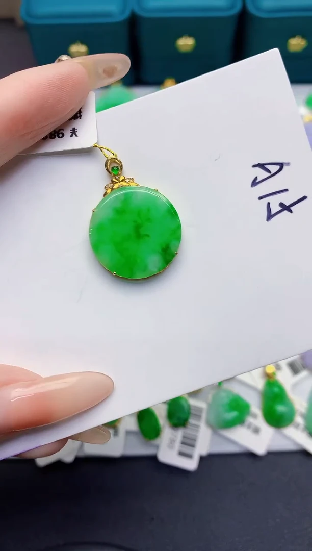 颈饰18K金镶嵌翡翠缅甸天然翡翠A货