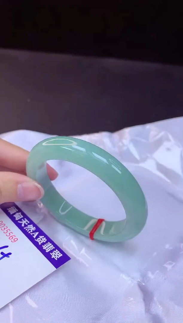 【闪购商品】翡翠手镯未镶嵌56+             