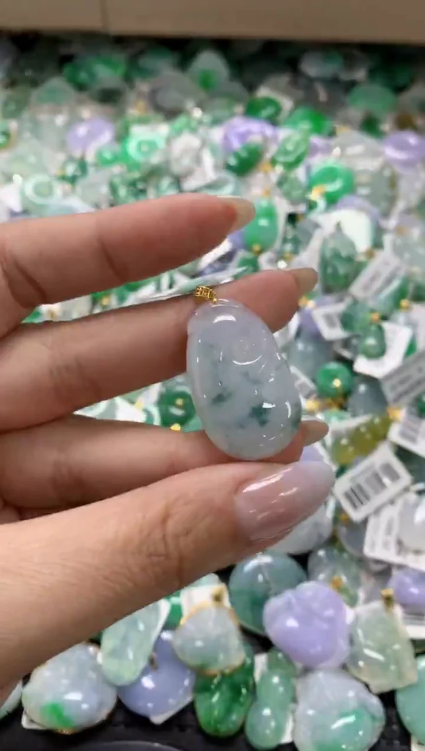 颈饰18K金镶嵌翡翠1111111111111111