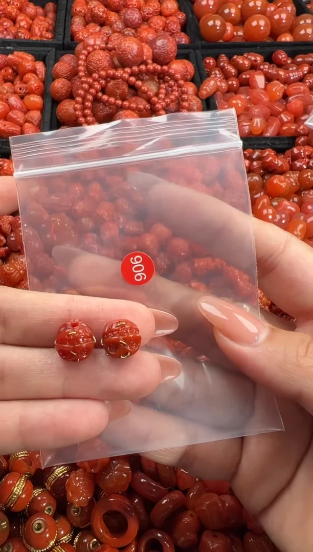 南红玛瑙未镶嵌颈饰1