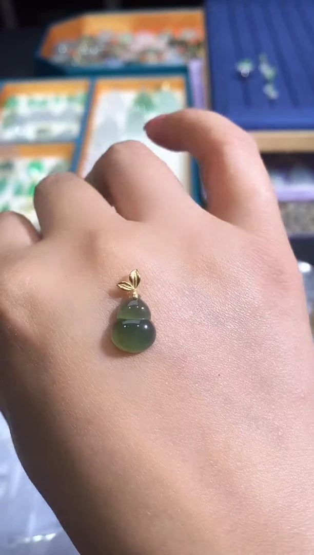 翡翠18K金镶嵌颈饰250605044