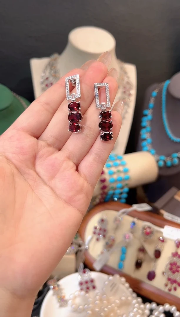 银S925镶嵌耳饰石榴石耳饰