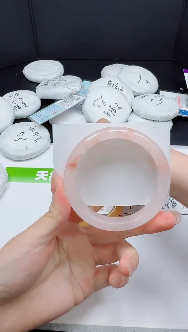 石英质玉手镯未镶嵌085-5758