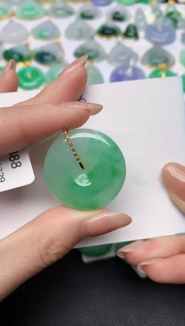 颈饰18K金镶嵌翡翠天然缅甸A货翡翠百元以上9元证书费自理