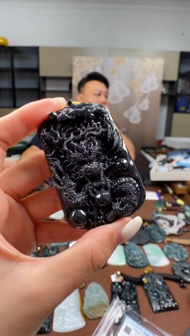 颈饰未镶嵌翡翠多样性发其一