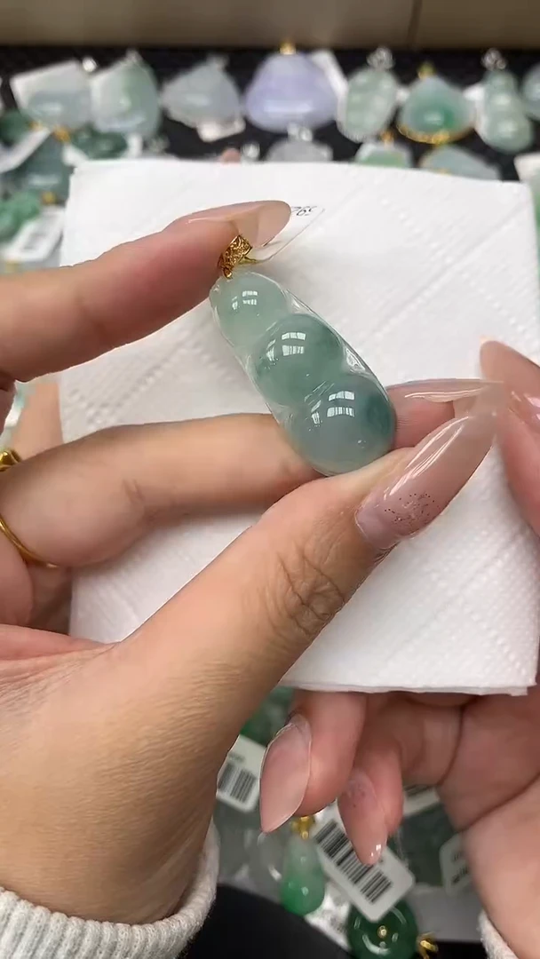 颈饰18K金镶嵌翡翠1111111111