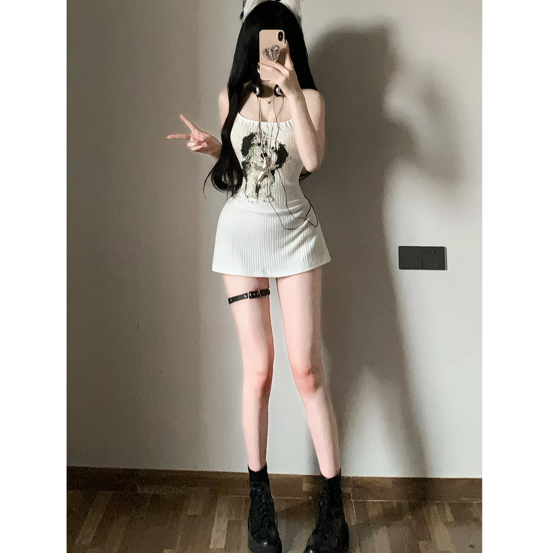 性感露背纯欲风印花吊带挂脖连衣裙显身材漂亮独特收腰短裙子女夏