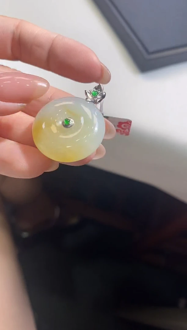 翡翠18K金镶嵌吊坠(不含链)平安扣