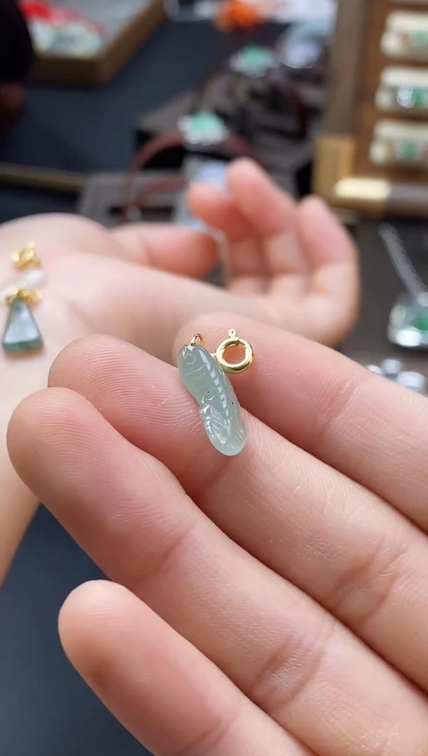 颈饰银S925镶嵌翡翠不****.0703