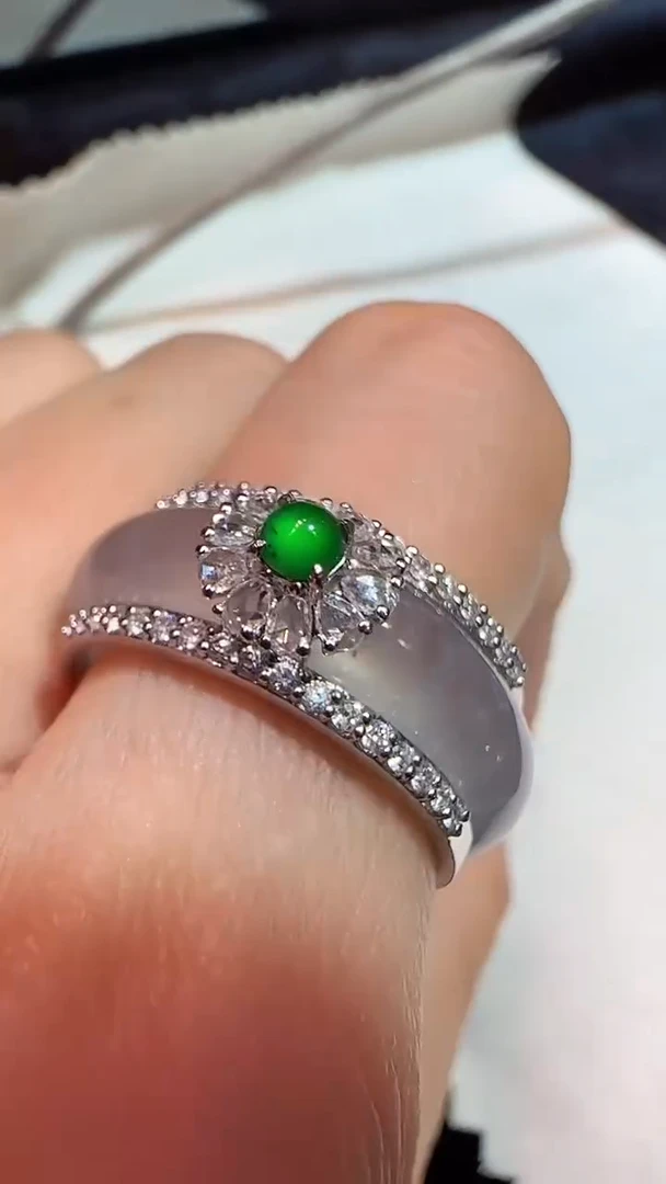 【闪购商品】翡翠戒指18K金镶嵌白冰戒圈