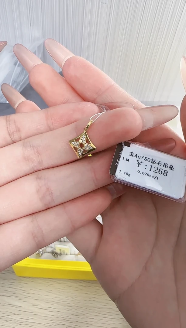 吊坠(不含链)钻石18K金镶嵌999