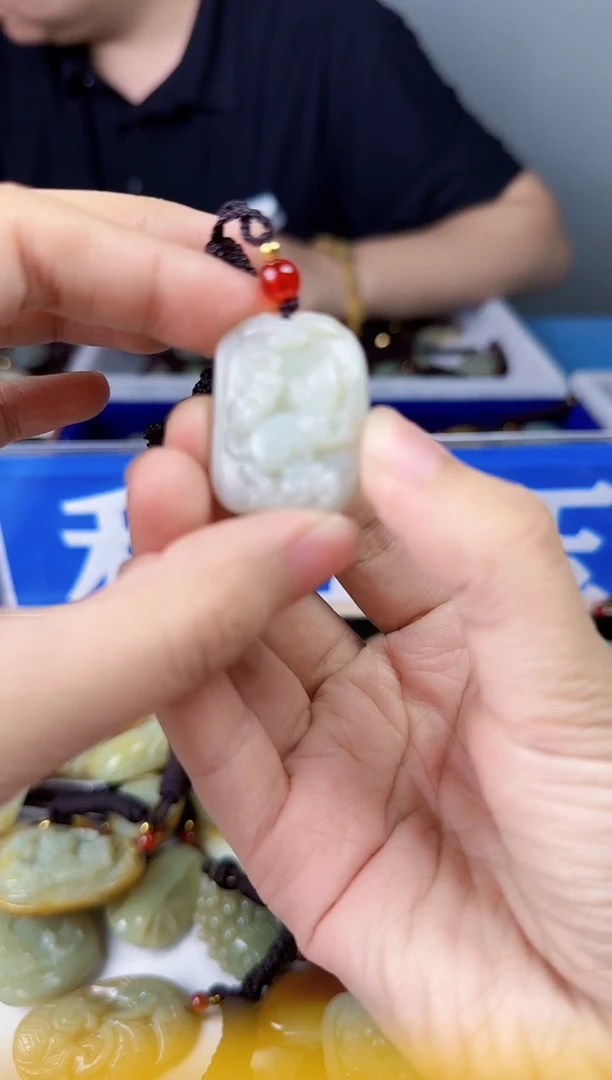 和田玉未镶嵌颈饰1