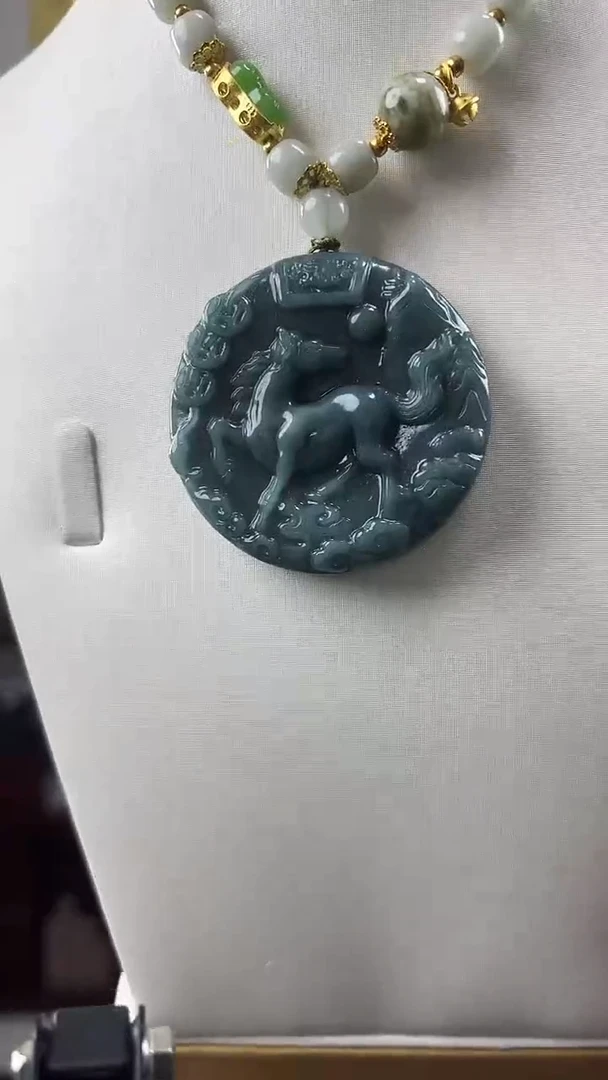 颈饰未镶嵌翡翠马