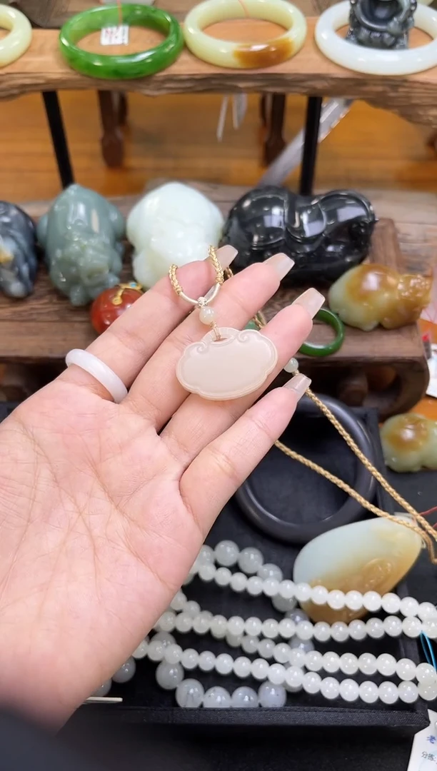 和田玉未镶嵌吊坠(不含链)青海藕粉 平安锁