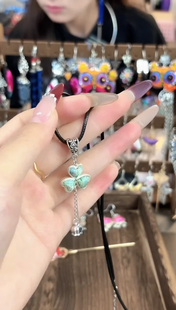 织绣彩云南阁非遗老绣饰品010