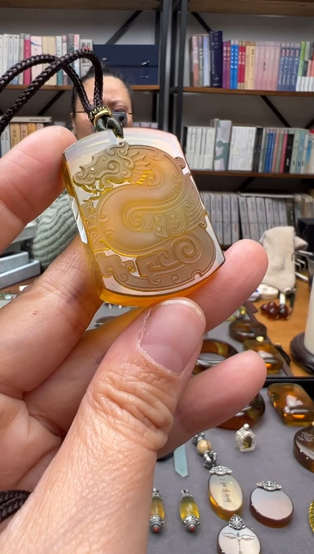 【闪购商品】琥珀颈饰未镶嵌夔龙仿古