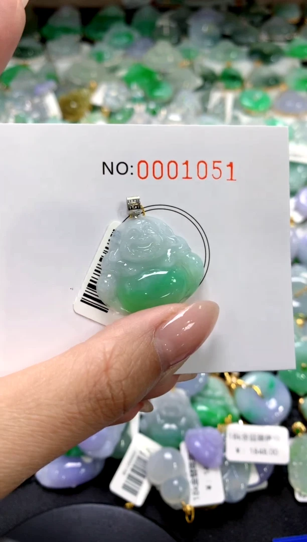 颈饰18K金镶嵌翡翠1111111111111111