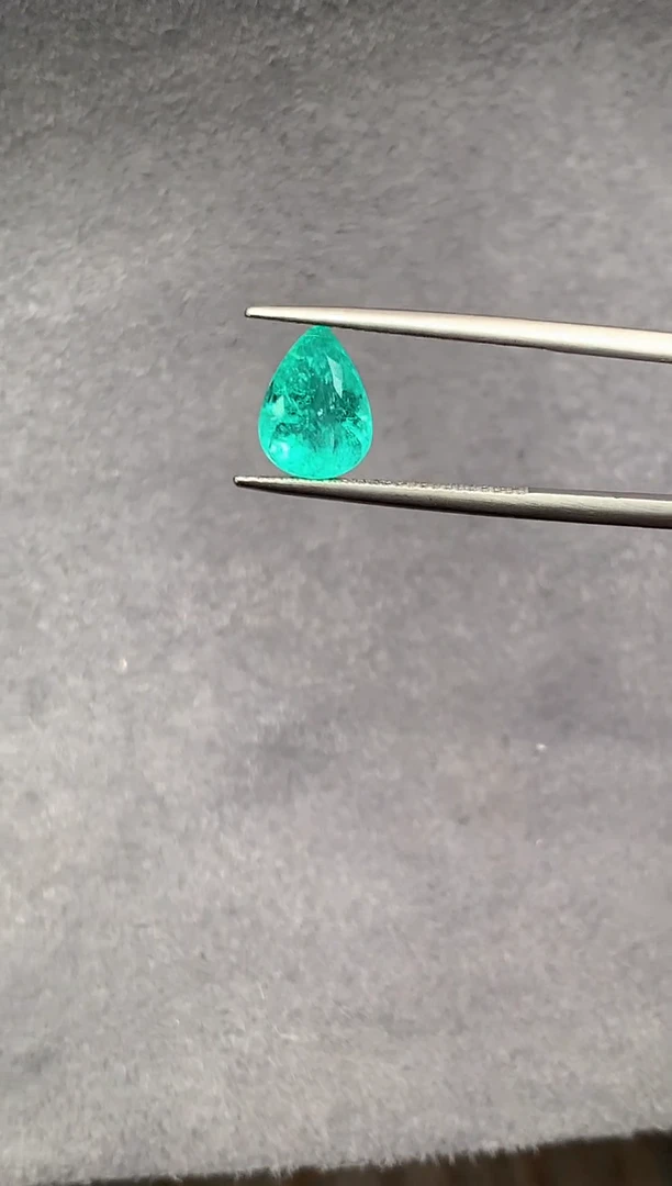 未镶嵌耳饰帕拉依巴碧玺2.62克拉霓虹蓝