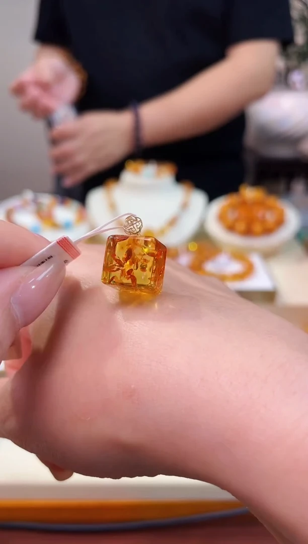 裸石琥珀18K金镶嵌@@ZY51106105