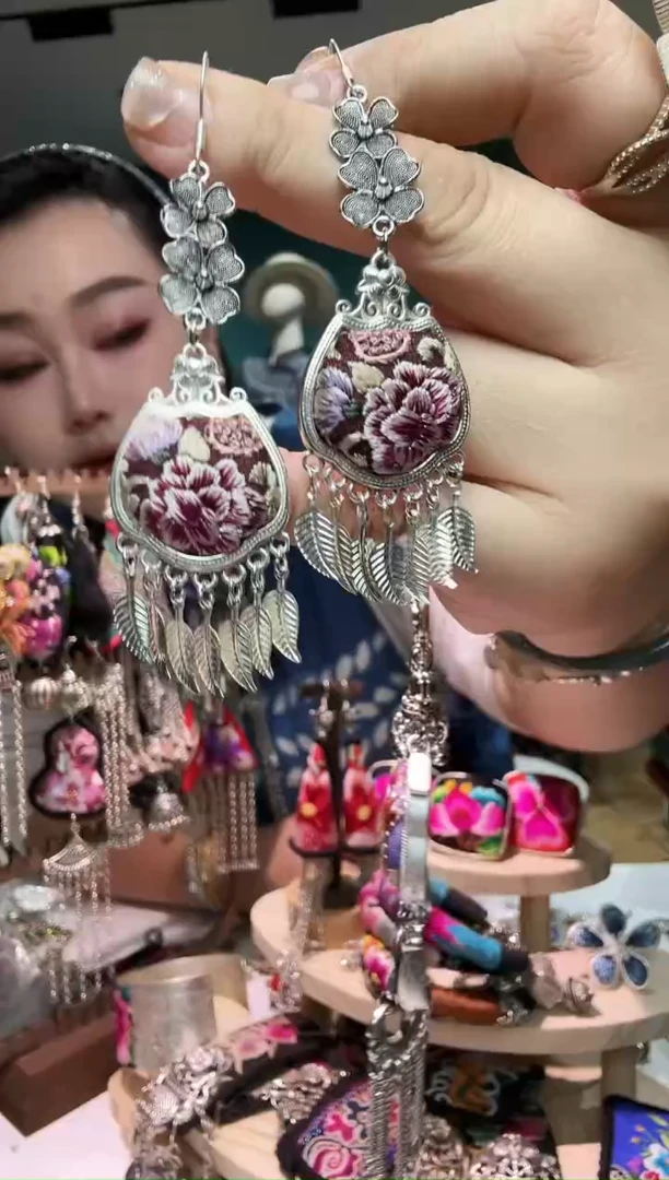 刺绣纯手工苗绣非遗耳环