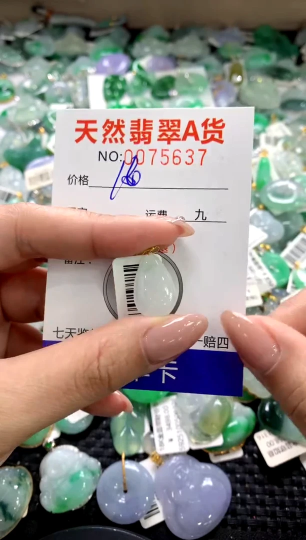 颈饰18K金镶嵌翡翠1111111111111111