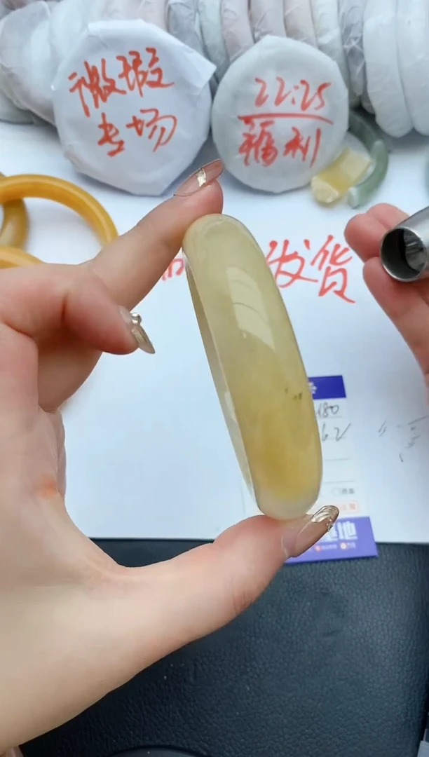 【闪购商品】石英质玉手镯未镶嵌C180+61/62