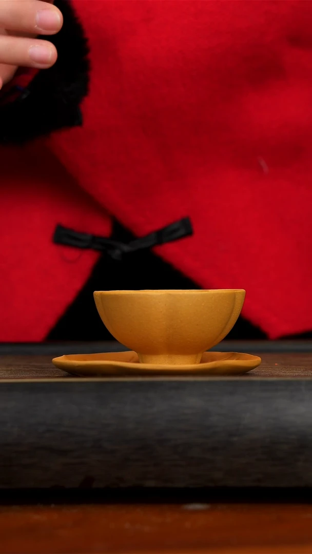 【闪购商品】紫砂茶壶黄段泥花瓣杯+垫子