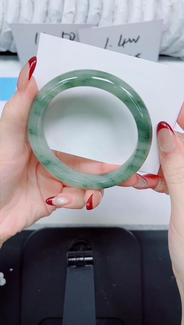 【闪购商品】石英质玉手镯未镶嵌98