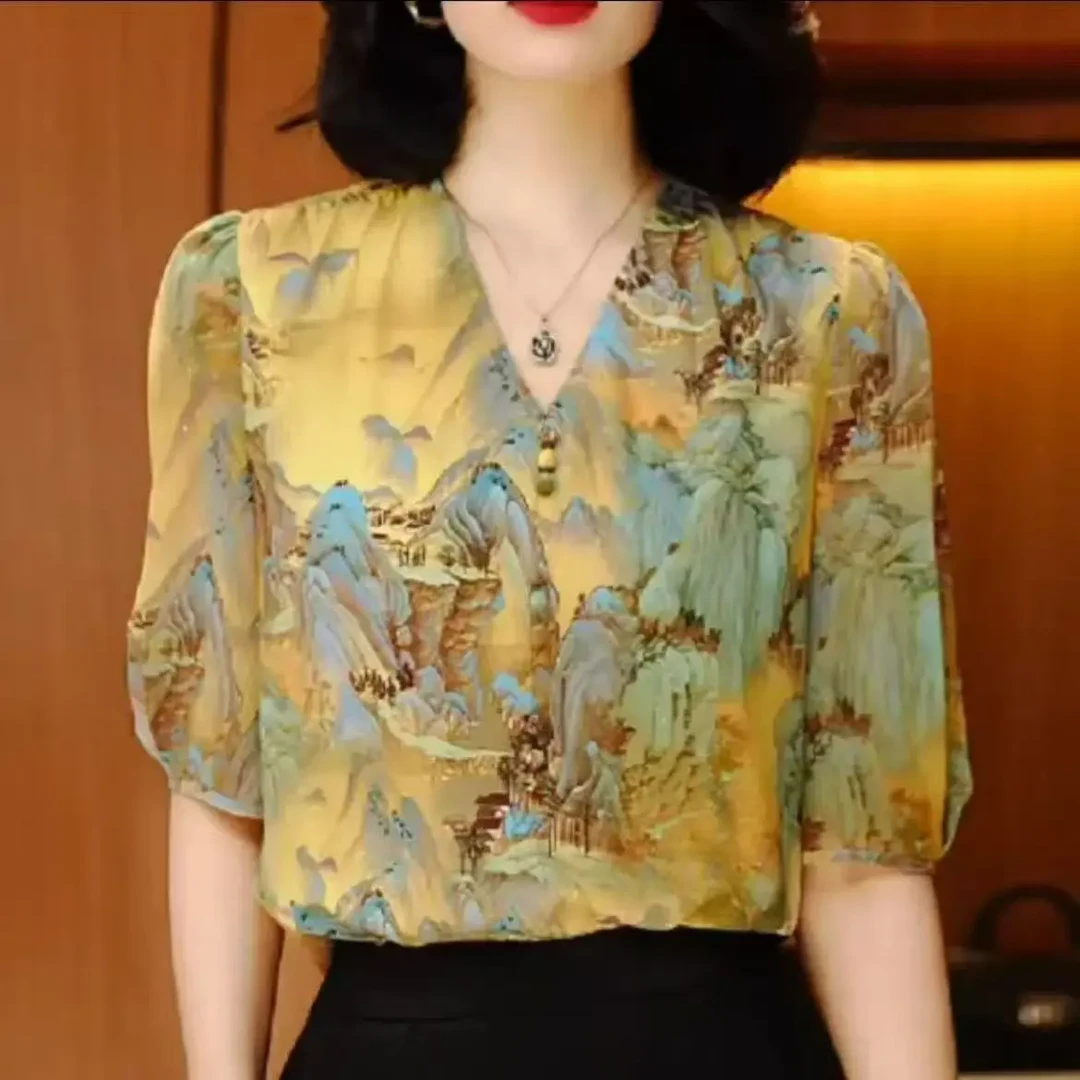 时尚大码夏季2025新款V领小衫山水画衬衫中年妈妈洋气显瘦五分袖