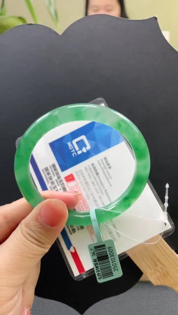 【闪购商品】石英质玉手镯未镶嵌口径55+