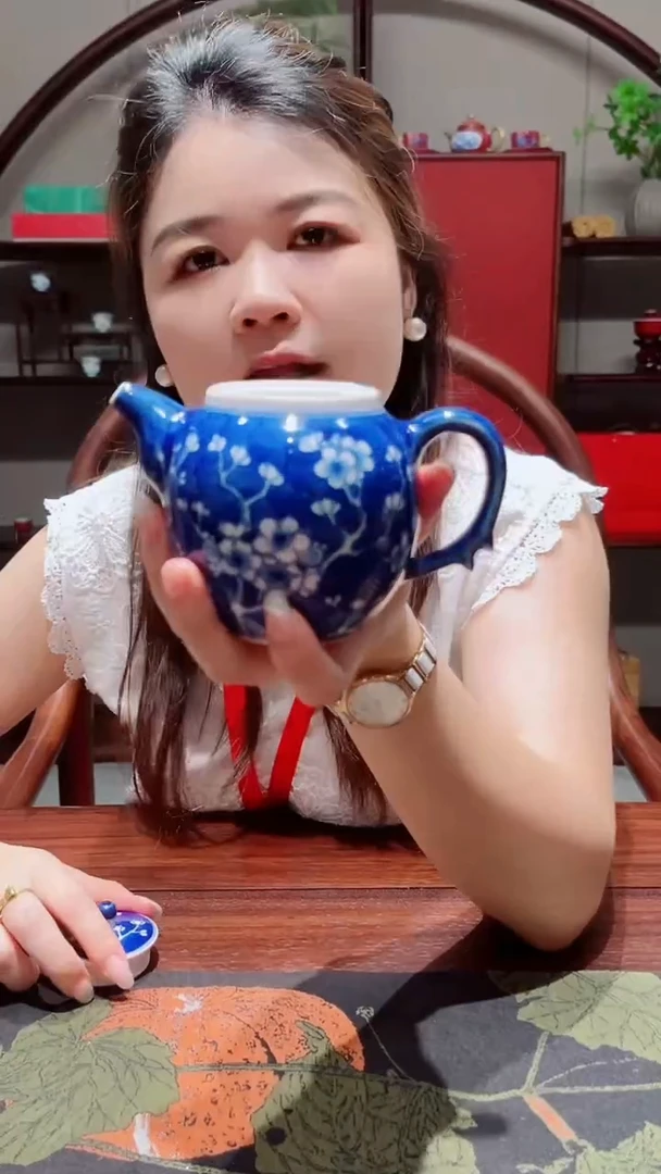 摆件景德镇稀土冰梅壶