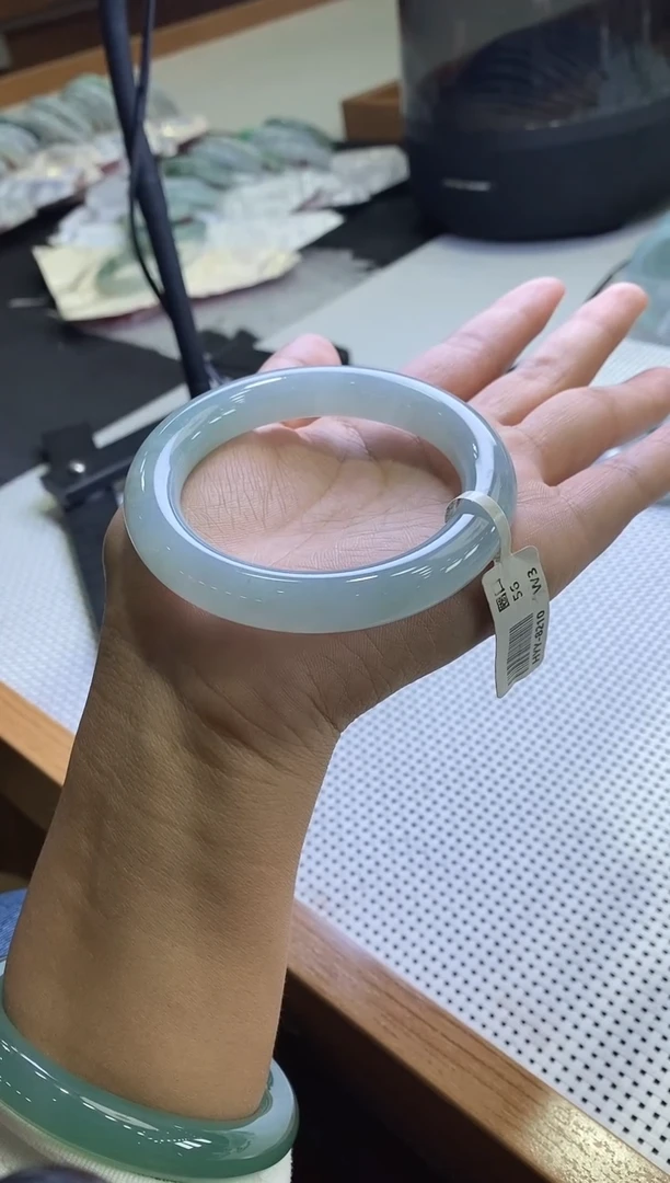 未镶嵌手镯翡翠圆条56圈口，07