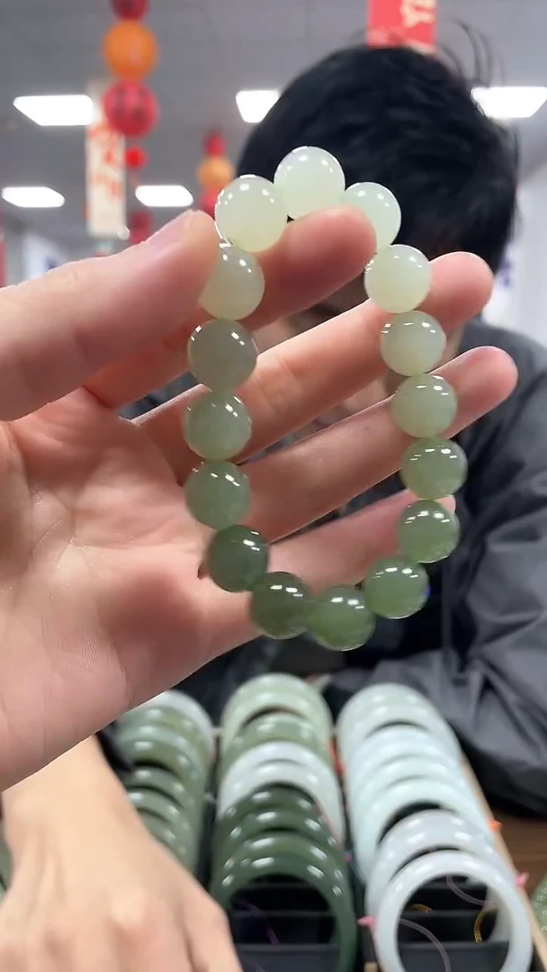 【闪购商品】和田玉手链未镶嵌湖水冻渐变卡12手串一条
