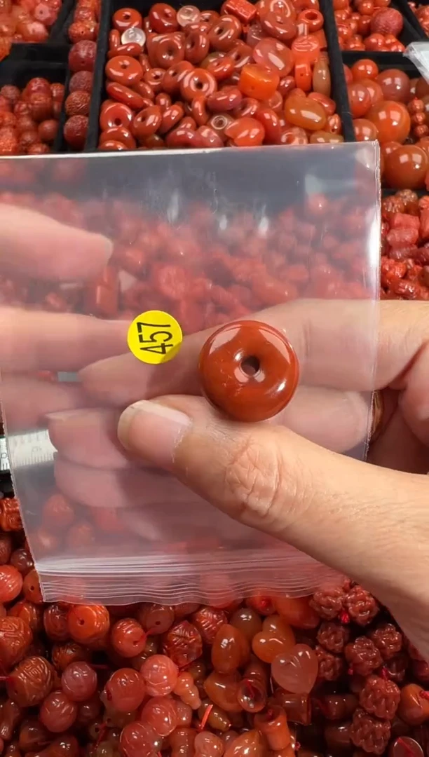 南红玛瑙未镶嵌颈饰1