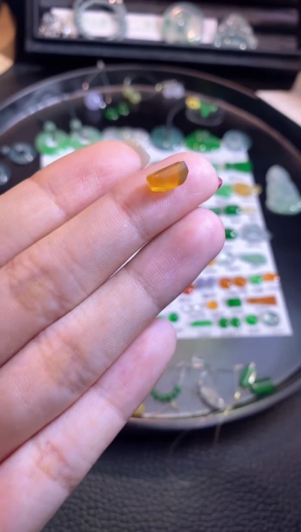 翡翠摆件未镶嵌切割