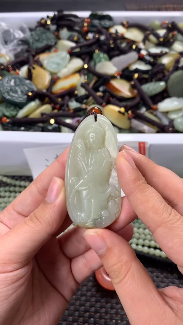 【闪购商品】和田玉颈饰未镶嵌多样性发货没有证书拍一发一有瑕