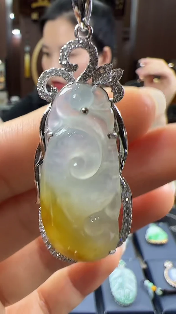 翡翠挂件18K金镶嵌如意 不含链