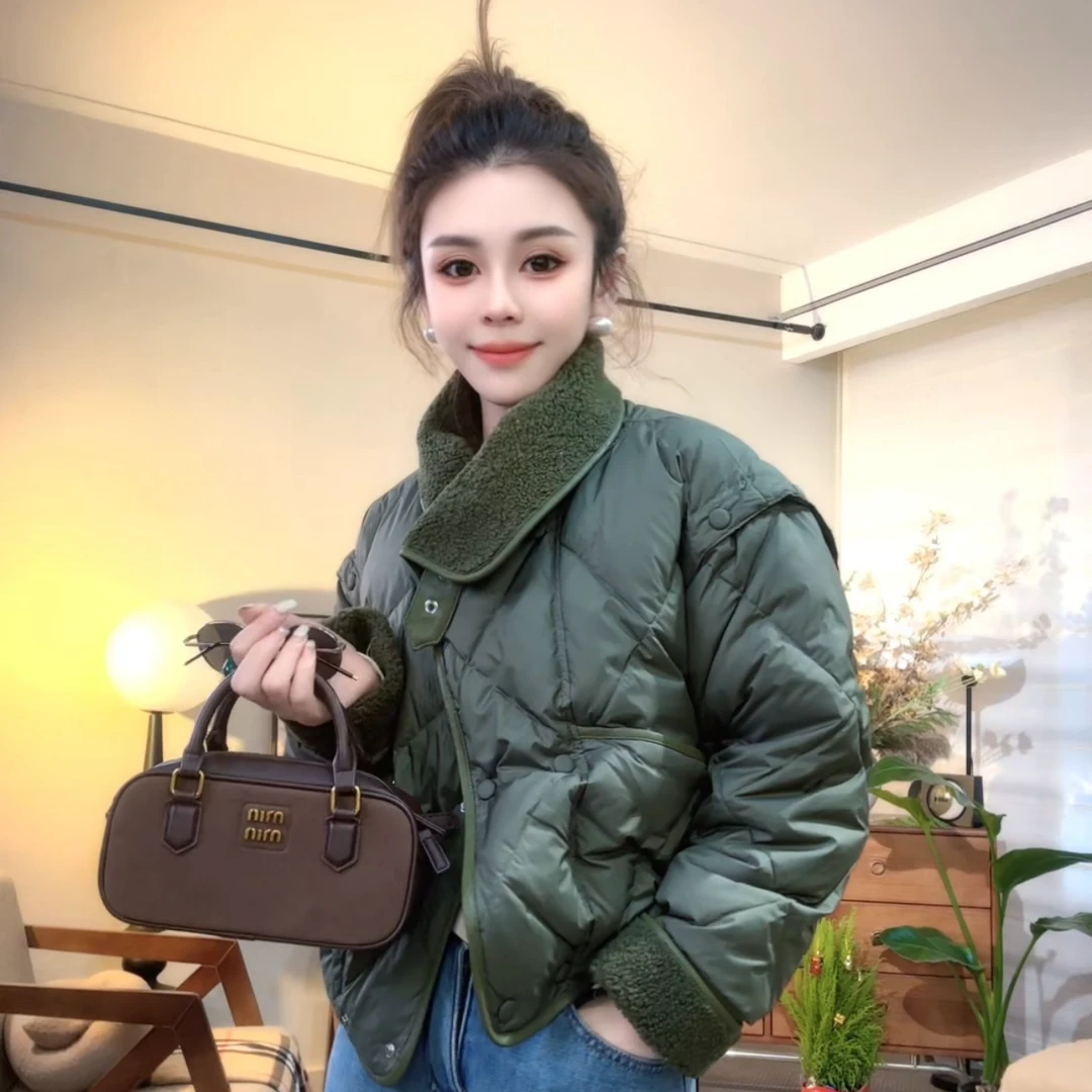 90白鸭绒/拼皮立体龟弧设计毛领短款羽绒夹克女士外套C26117