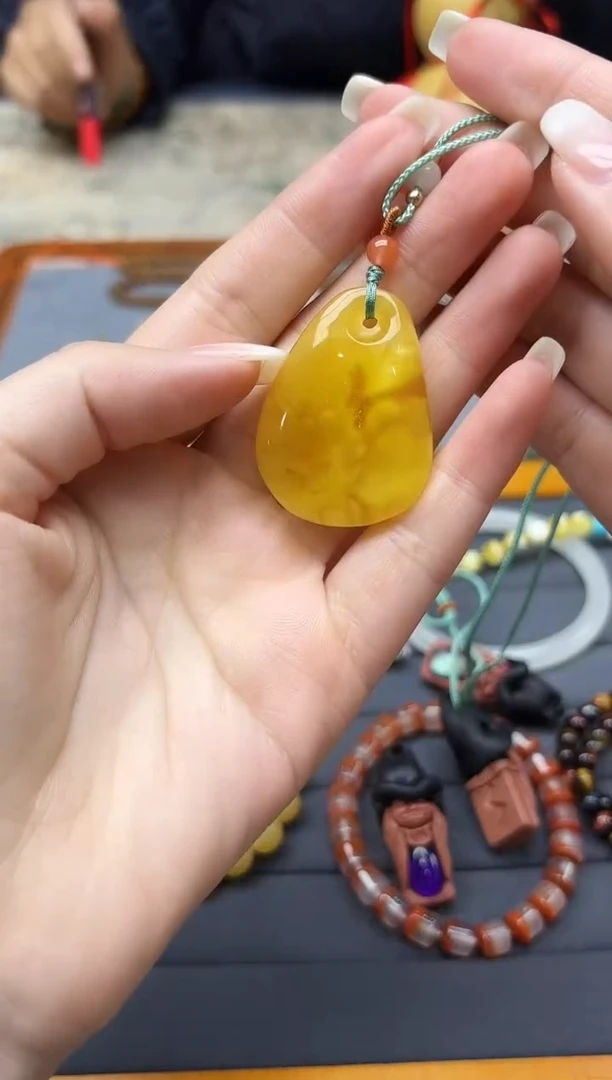 蜜蜡颈饰未镶嵌蜜蜡水滴吊坠YX