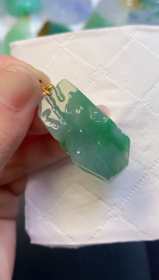 颈饰未镶嵌翡翠