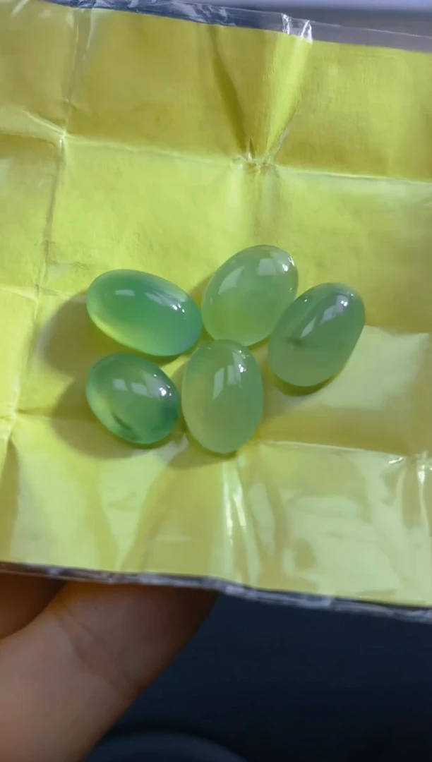 定制翡翠未镶嵌天然翡翠蛋面24