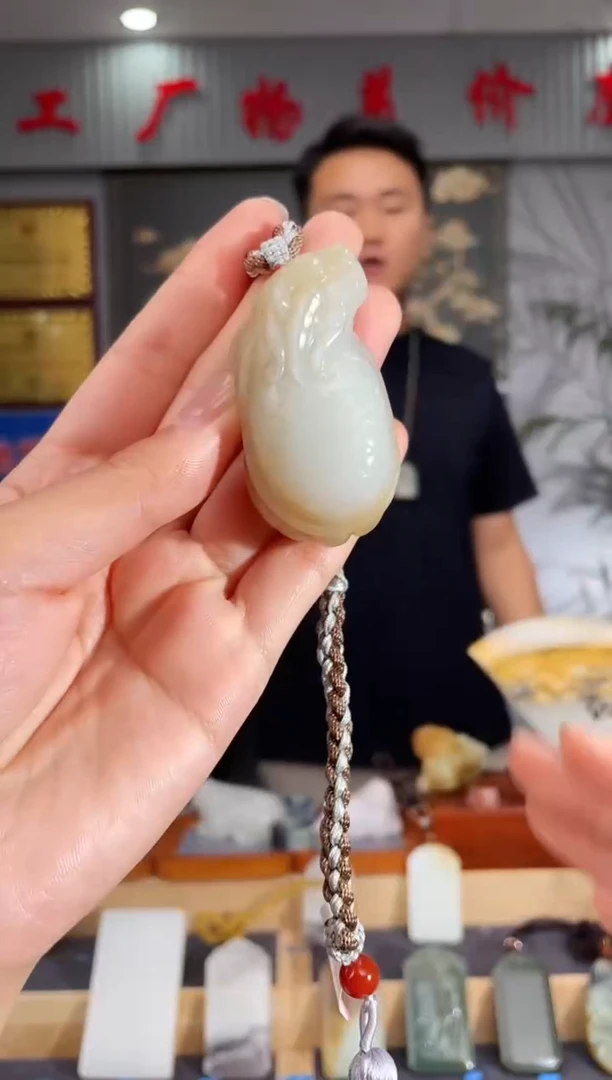 和田玉未镶嵌颈饰1