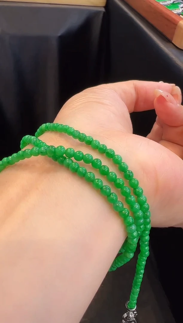 颈饰未镶嵌翡翠一****?珠链