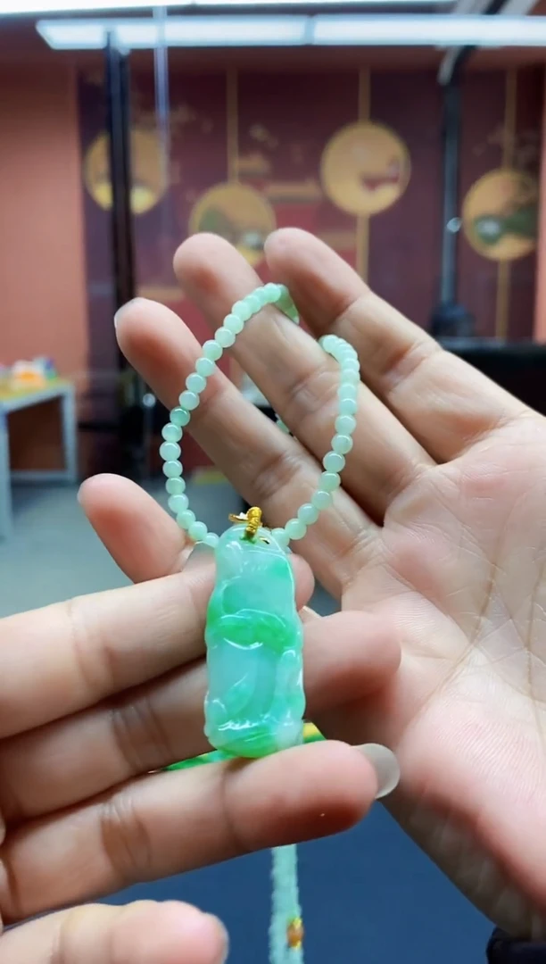 颈饰未镶嵌翡翠吊坠