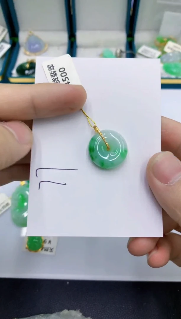 翡翠18K金镶嵌颈饰翡翠