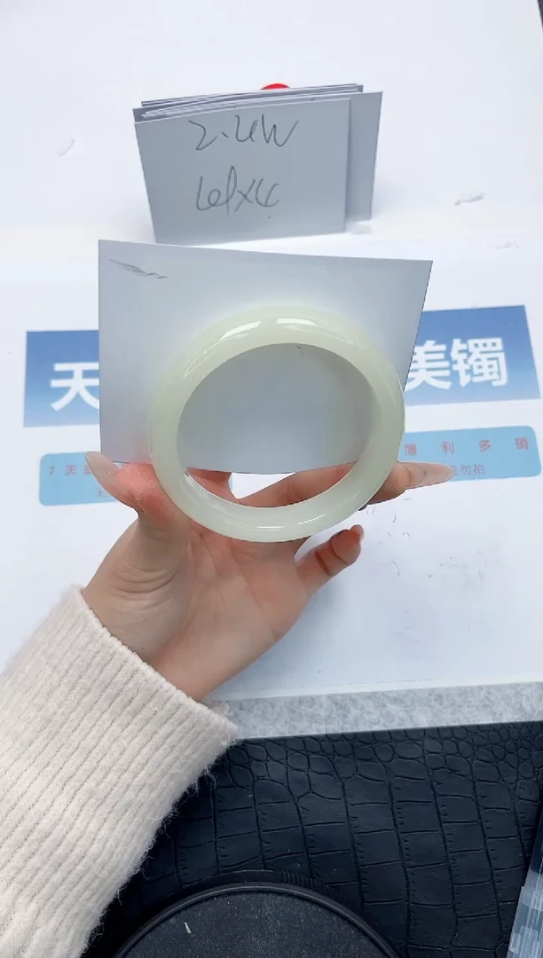 【闪购商品】石英质玉手镯未镶嵌L335-58.1