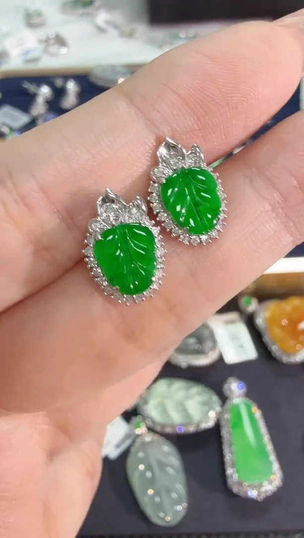 18K金镶嵌翡翠耳饰zj多样性发一对