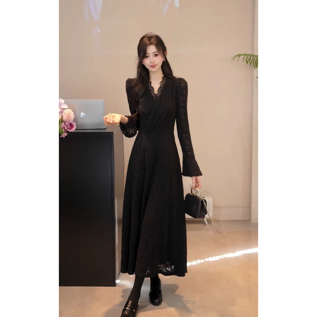 【宛彼鸣鸠】千金风修身蕾丝拼接V领连衣裙女秋冬